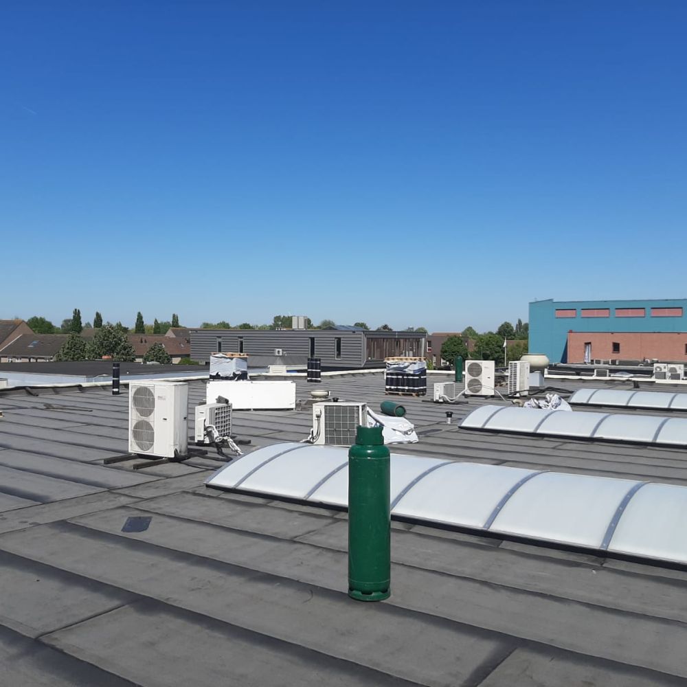 Vernieuwen 1200 m2 dakbedekking Abcoude t.b.v. plaatsing zonnepanelen